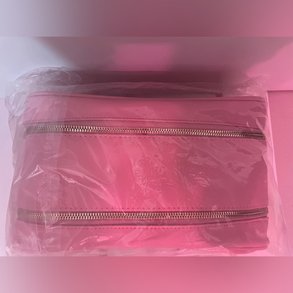 Barbie 💖 TRULY Pink Limited Edition Cosmetic Bag from the Dream Bundle 💕 - Picture 5 of 10